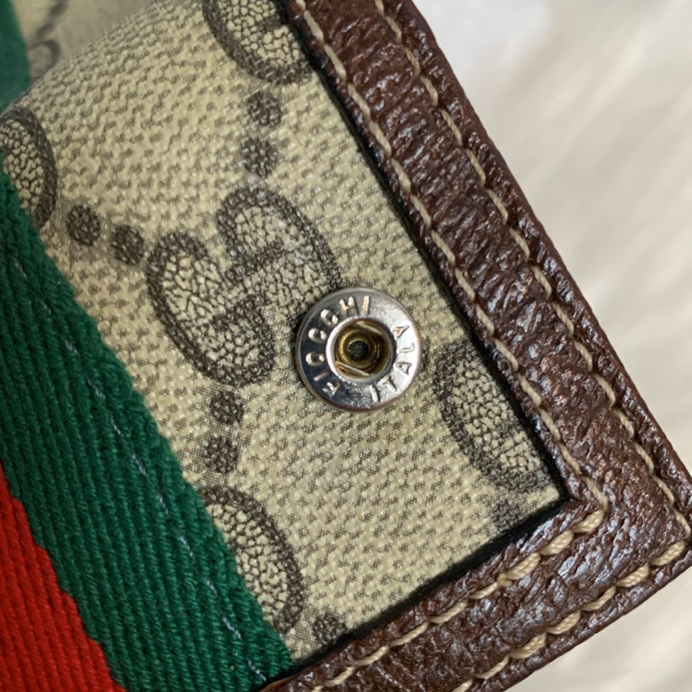 Gucci Beige GG Canvas Key & Card Holder with Brown Trim and Green/Red Stripe - Picture 12 of 16